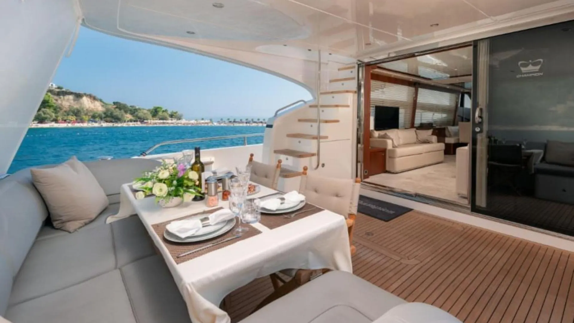 Private Yacht - Princess 72 Fly Split Holiday home