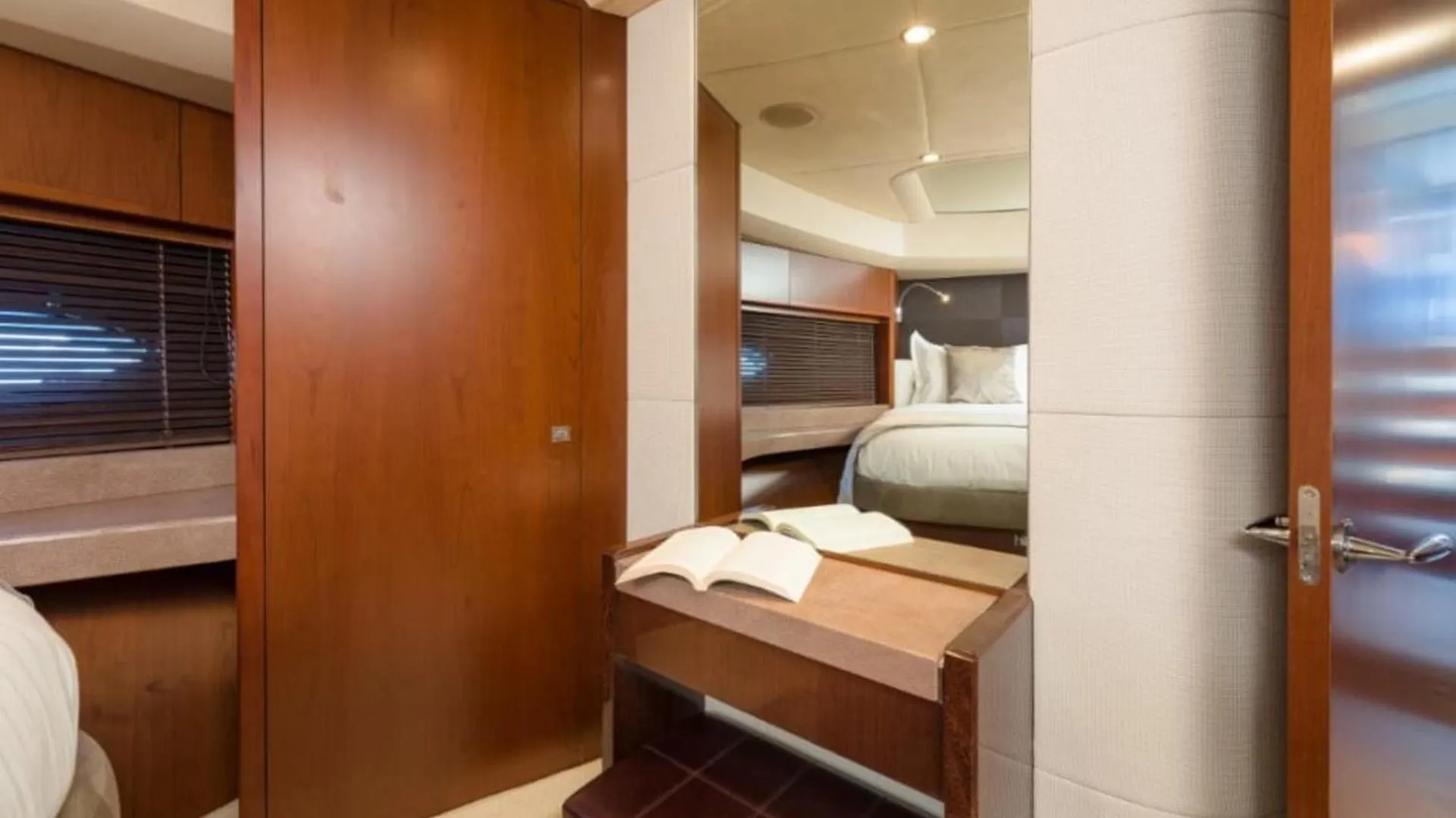 Private Yacht - Princess 72 Fly Split Holiday home