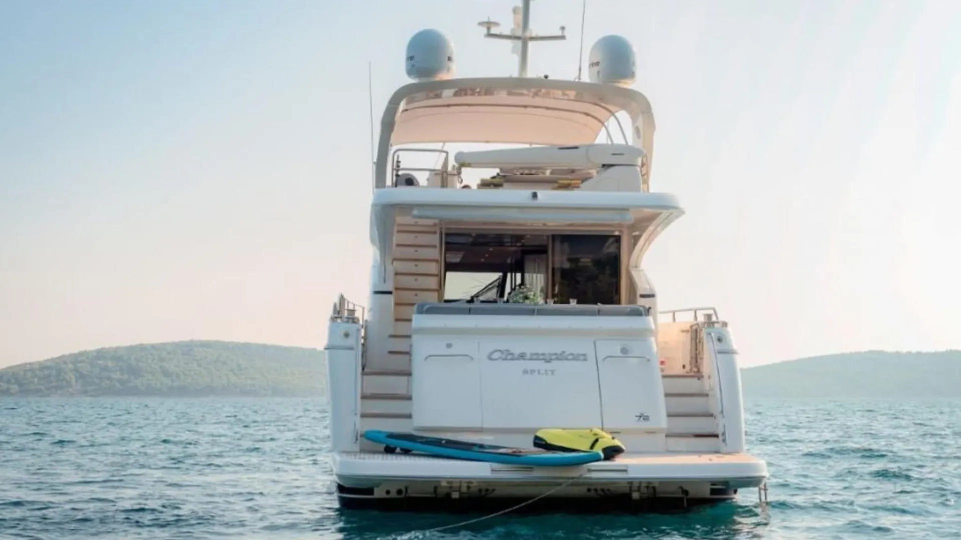 Private Yacht - Princess 72 Fly Split Holiday home