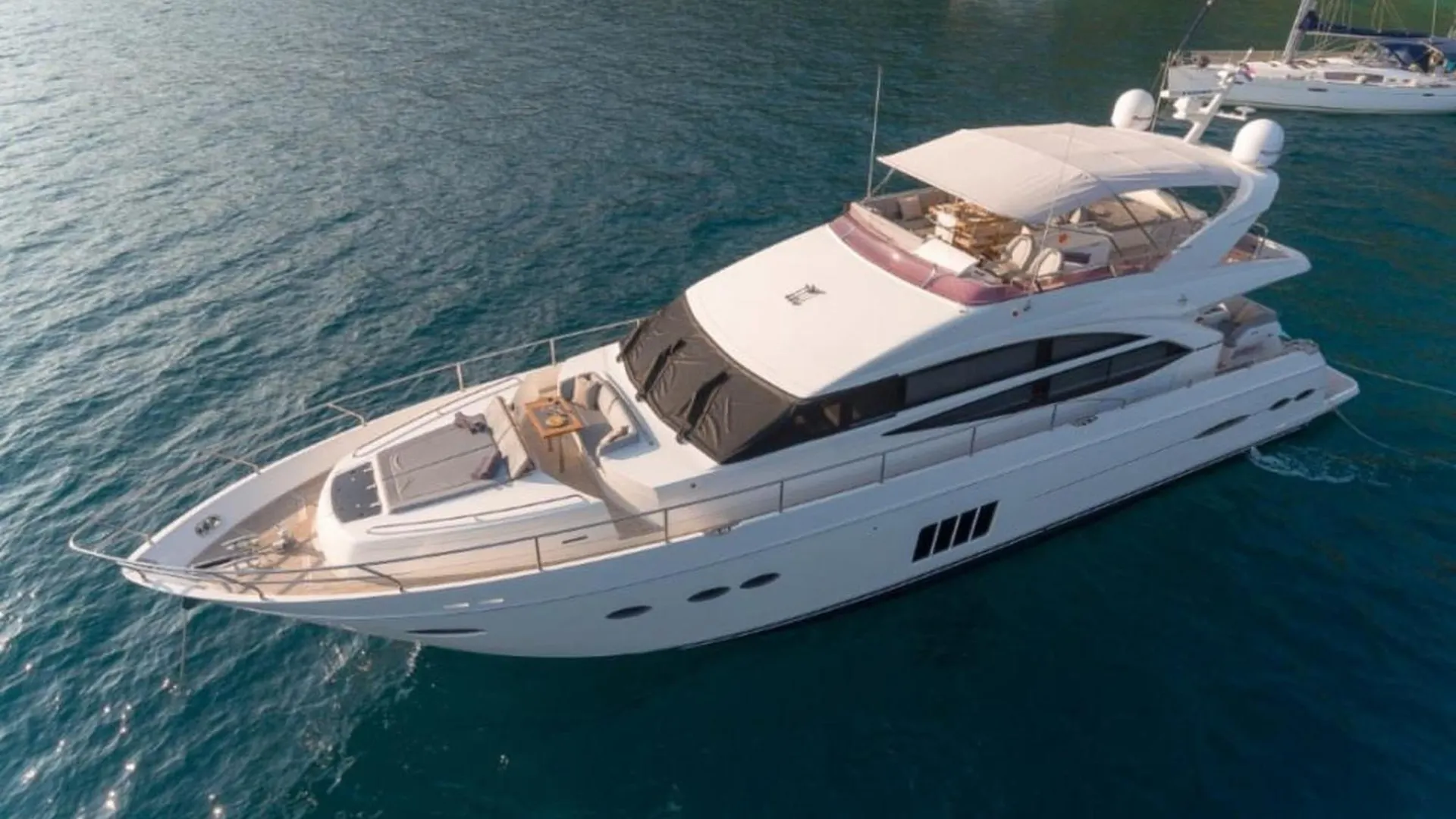 Private Yacht - Princess 72 Fly Split 0*,