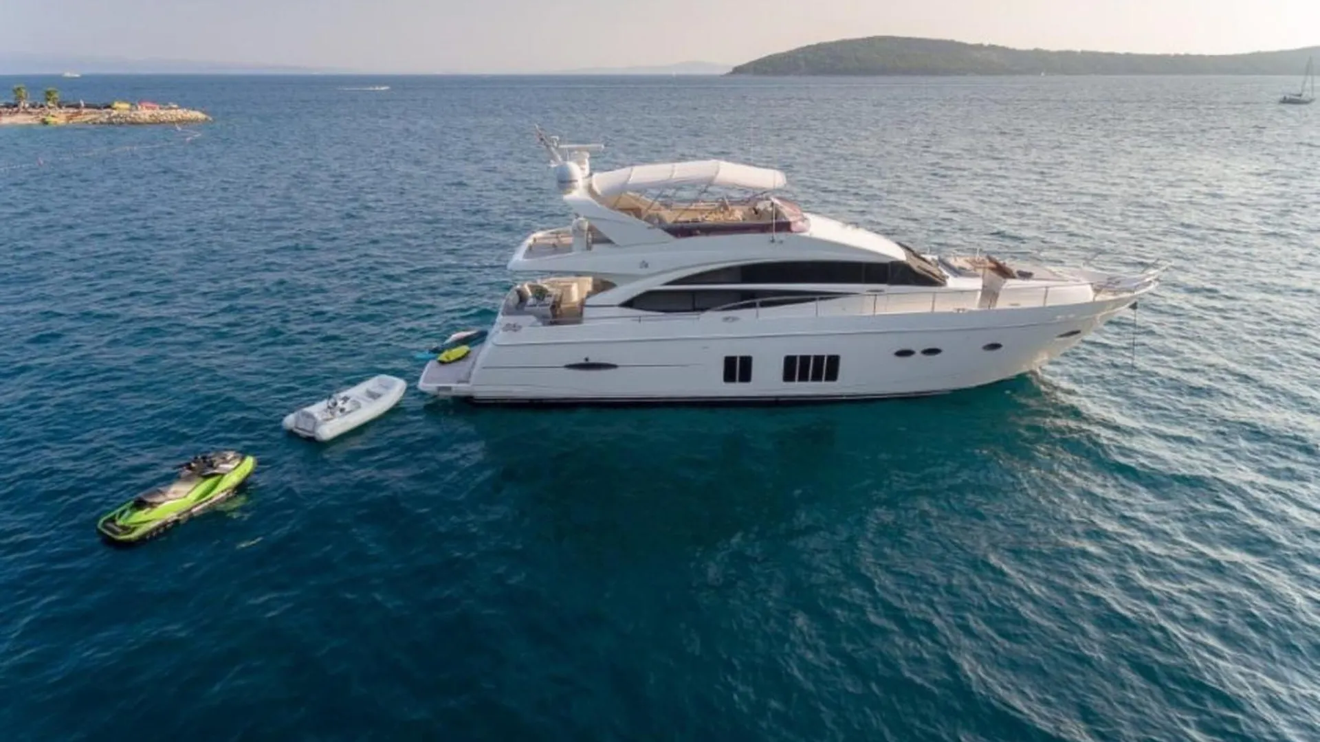 Private Yacht - Princess 72 Fly Split