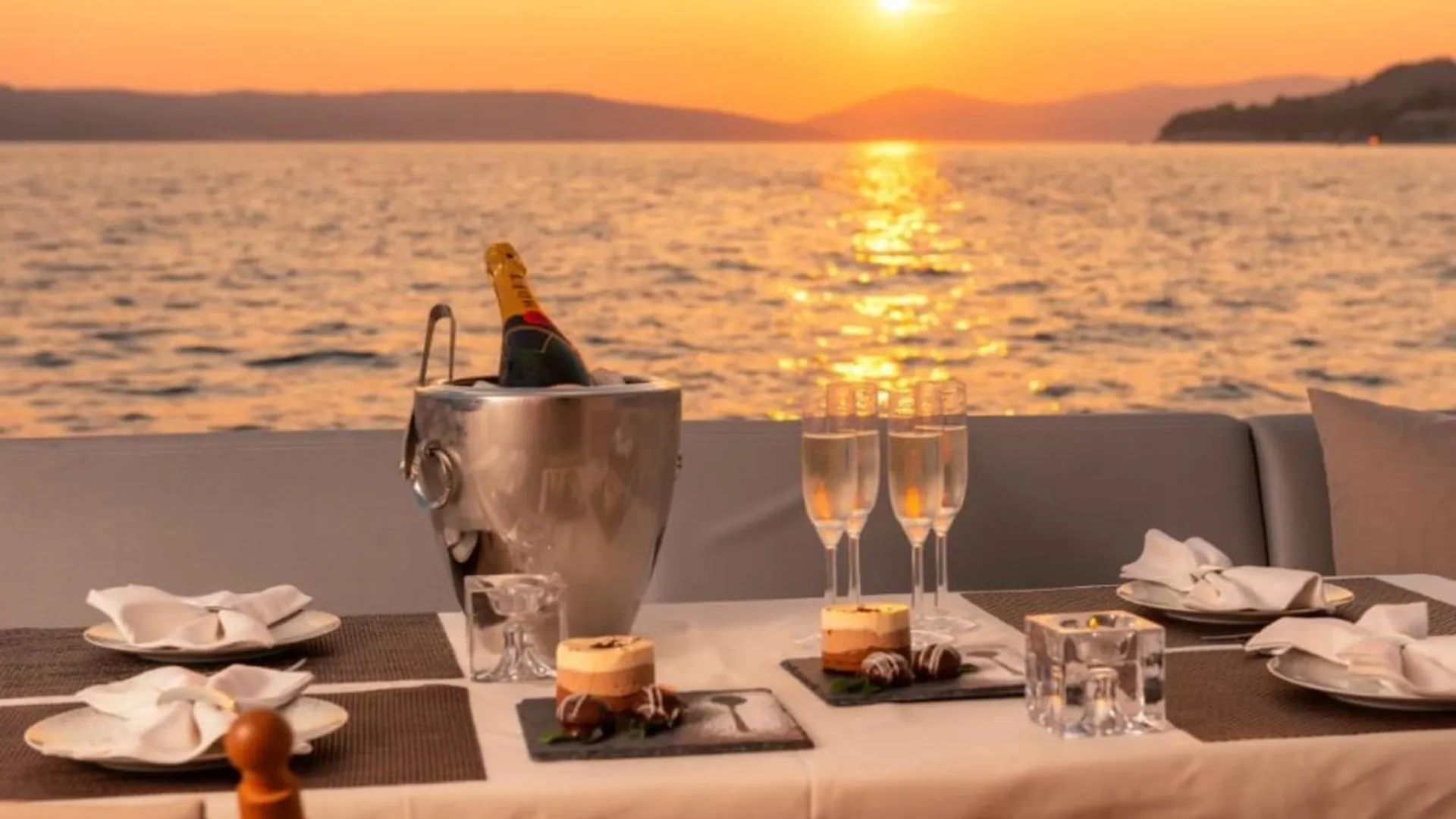 Private Yacht - Princess 72 Fly Split